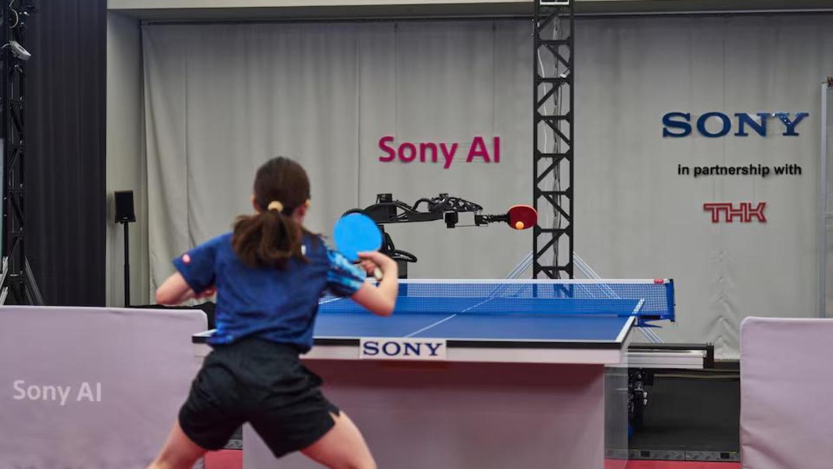 Robot Ace de Sony compitiendo al Ping Pong