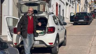 Juli, el presunto autor confeso del asesinato de Francisca Cadenas, en Hornachos, antes de ser arrestado y trasladado a prisión.