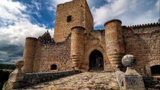 entrada-castillo-pedraza.jpg