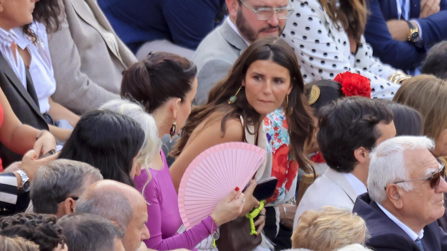 Tana Rivera estuvo presente en la plaza de toros de La Maestranza de Sevilla, donde Roca Rey sufrió una grave cogida el pasado jueves, 23 de abril.