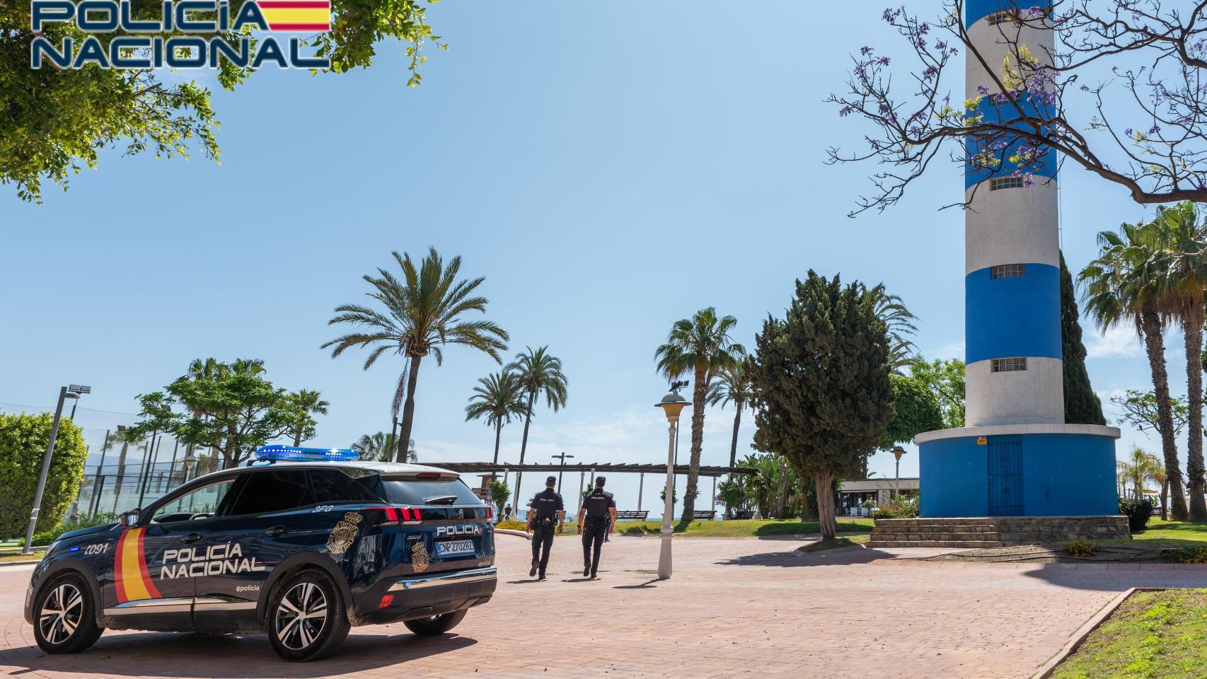 Un coche patrulla de la Policía Nacional en Vélez-Málaga.