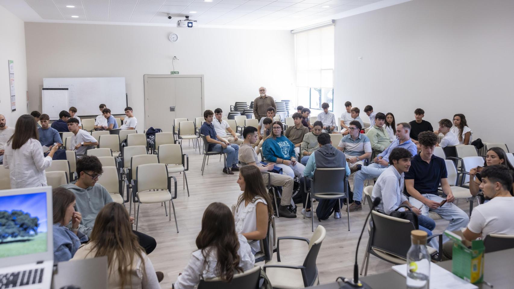 Imagen de una de las clases en el aula de Comillas INEA en Valladolid