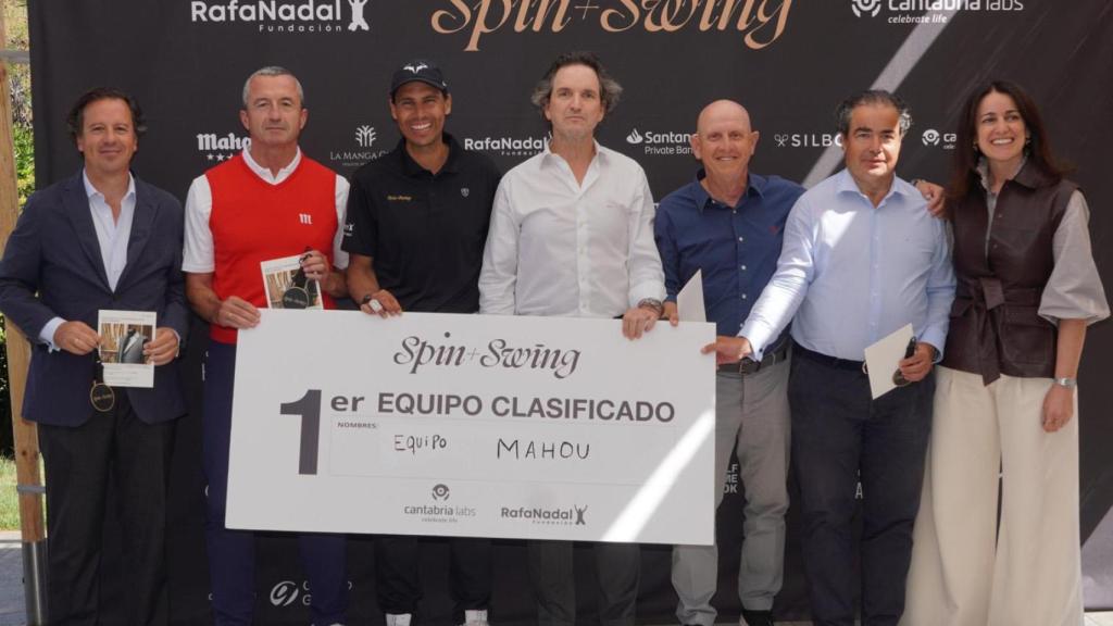 el equipo representativo de la compañía Mahou recoge el primer premio