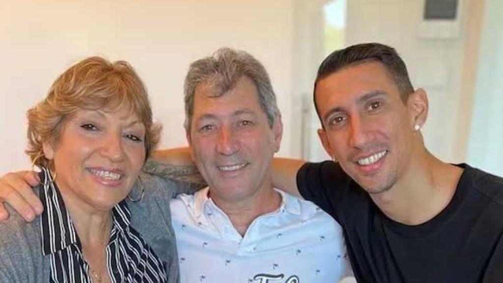 Ángel Di María, junto a sus padres.
