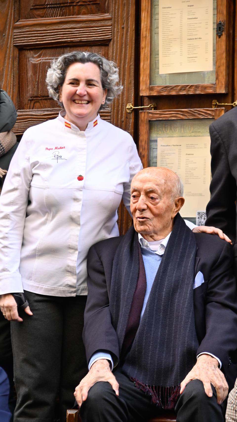 Lucio con Pepa Muñoz, propietaria de 'El bol de Pepa'.