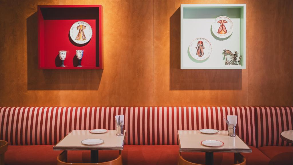 Interior de su nuevo restaurnate.