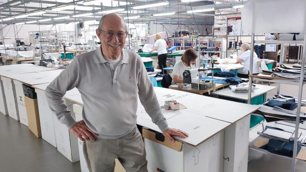 Javier Cañás en la fábrica de Etiem.