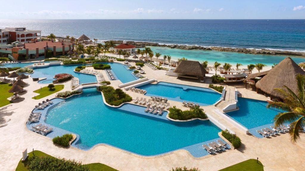 Una de las piscinas del Hard Rock Hotel México Riviera Maya.