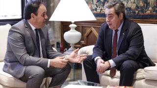 Juanfran Pérez Llorca y José María Llanos (portavoz de Vox en Les Corts) durante una reunión en el Palau. Rober Solsona / EP