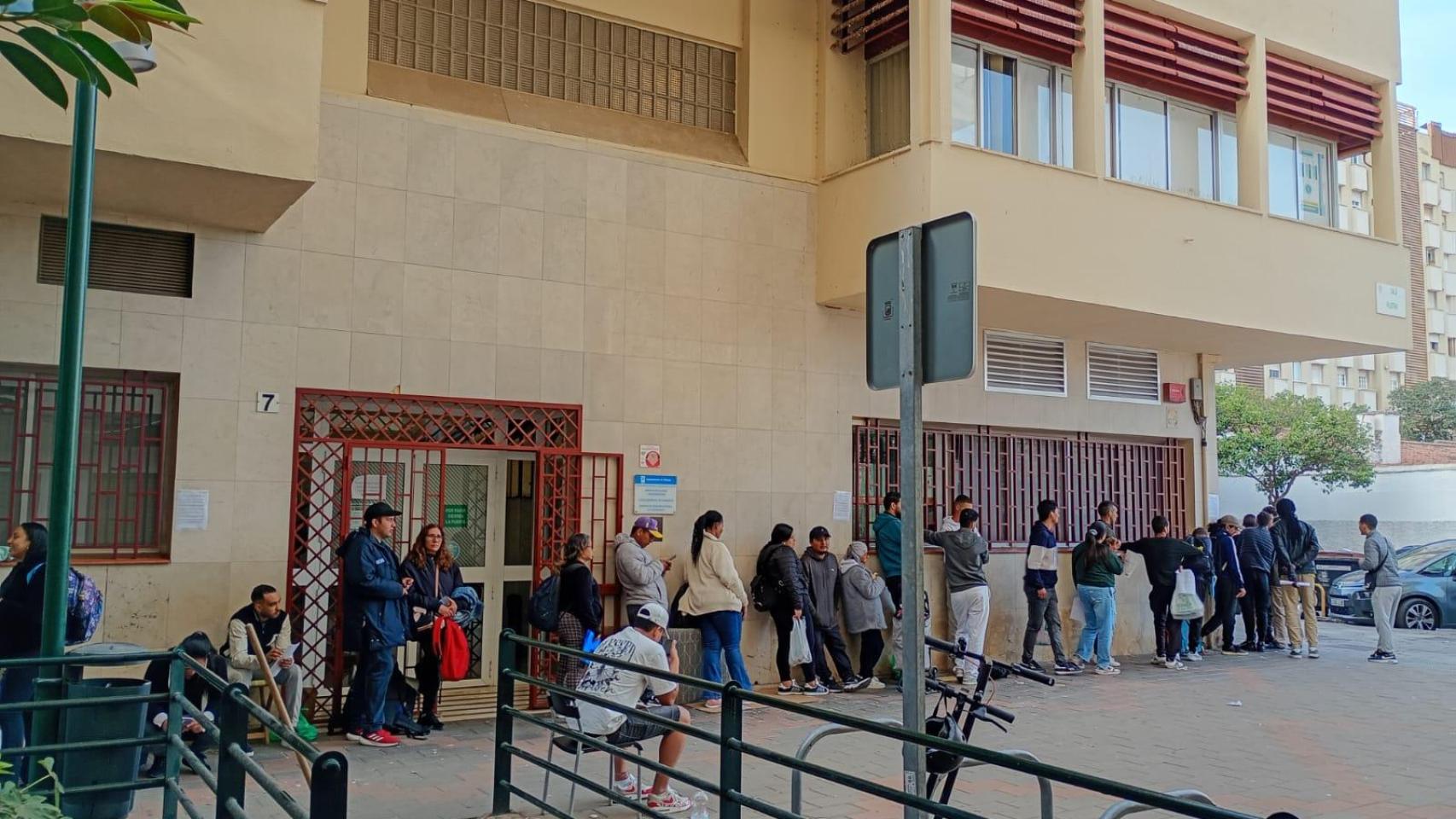 Oficina para recibir las solicitudes de regularización en calle Palestina, Málaga.