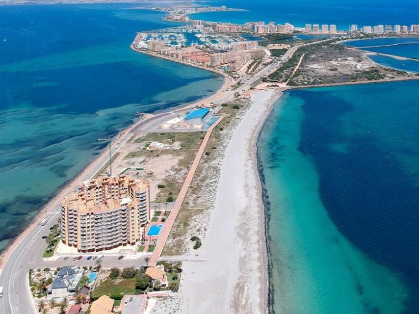 Una vista aérea de La Manga.