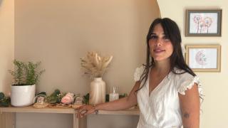 María Paracuellos dentro de su estudio