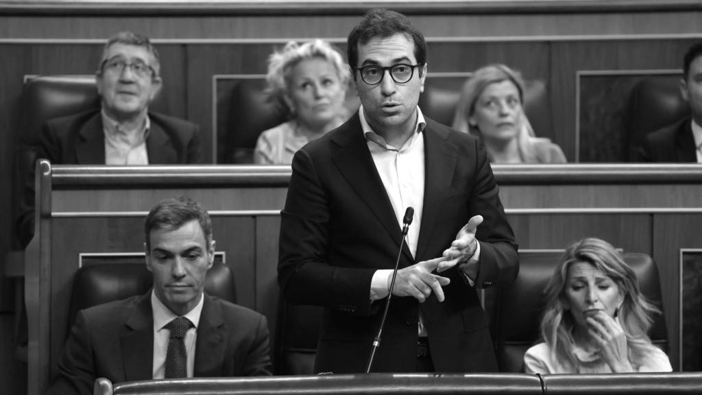 El presidente del Gobierno, Pedro Sánchez, el vicepresidente primero y ministro de Economía, Carlos Cuerpo, y la ministra de Trabajo, Yolanda Díaz, en el Congreso.