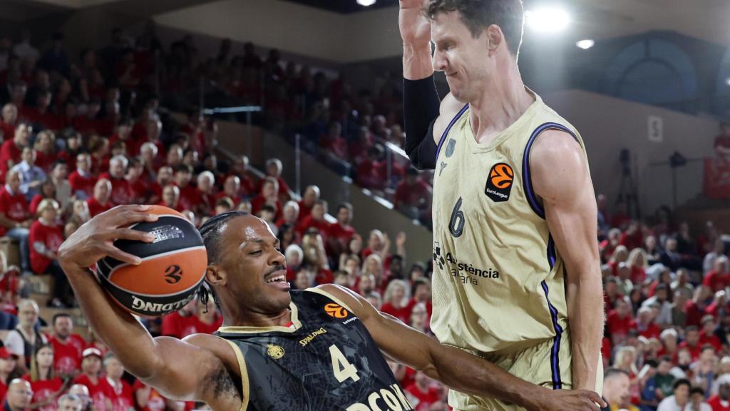 Jaron Blossomgame, presionado por Vesely.