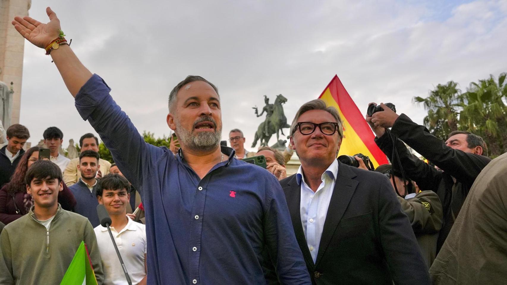 Abascal denuncia que el "mierda" de Sánchez y su "rata" Marlaska permiten el acoso en sus mítines