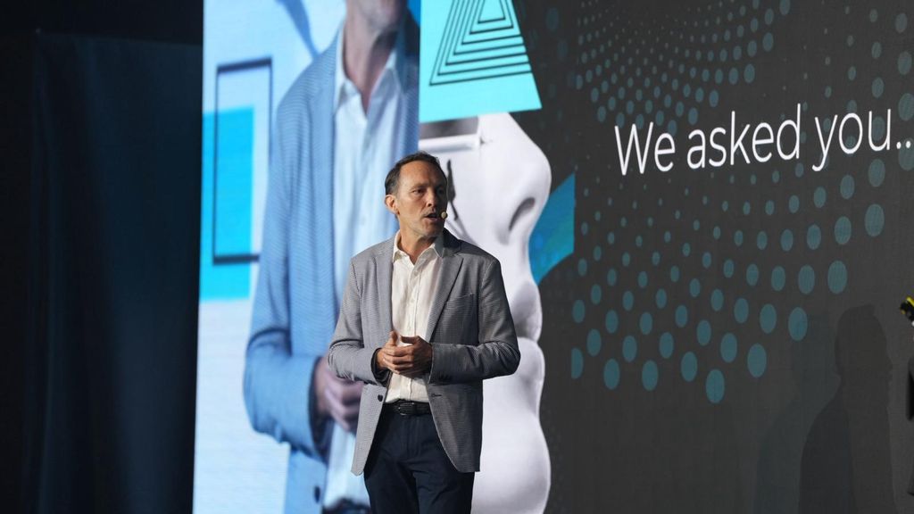 El CEO de HBX, Nicolas Huss, sobre el escenario de MarketHub Europe 2026 en Malta.