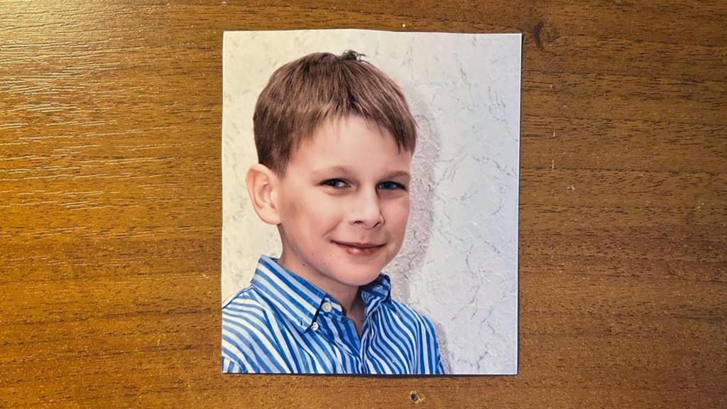 Ruslan en una foto que le tomaron de niño, cuando vivía en Ivankiv.