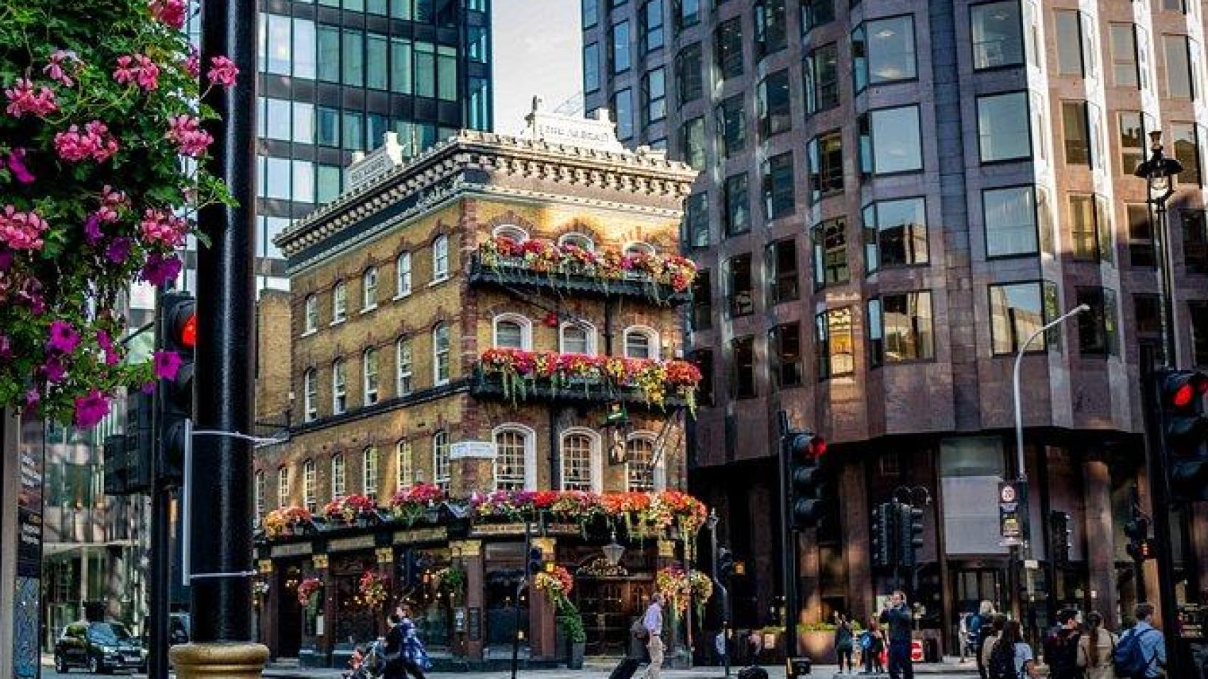 El pub victoriano The Albert en la City londinense