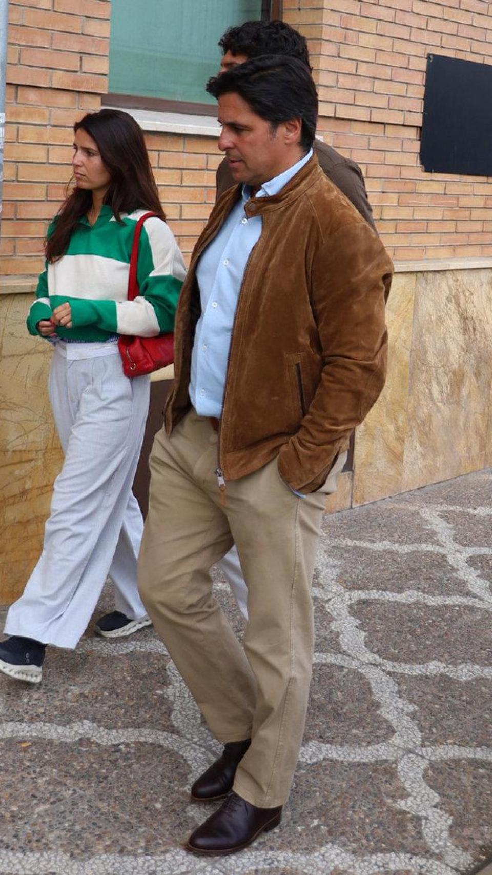 Fran Rivera y su hija, Tana Rivera, visitan a Roca Rey en el hospital.