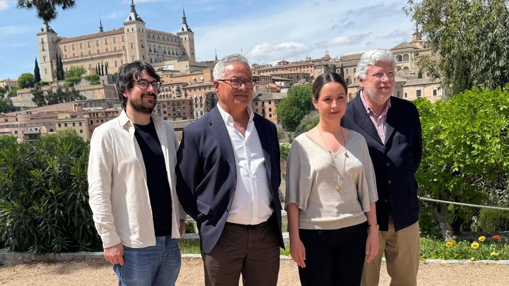 El representante de la Ejecutiva estatal de Sumar, Fabio Cortese; los co-coordinadores del movimiento en Castilla-La Mancha, Jesús Plaza y Lucía Siles; y el diputado nacional de Sumar, Agustín Santos.