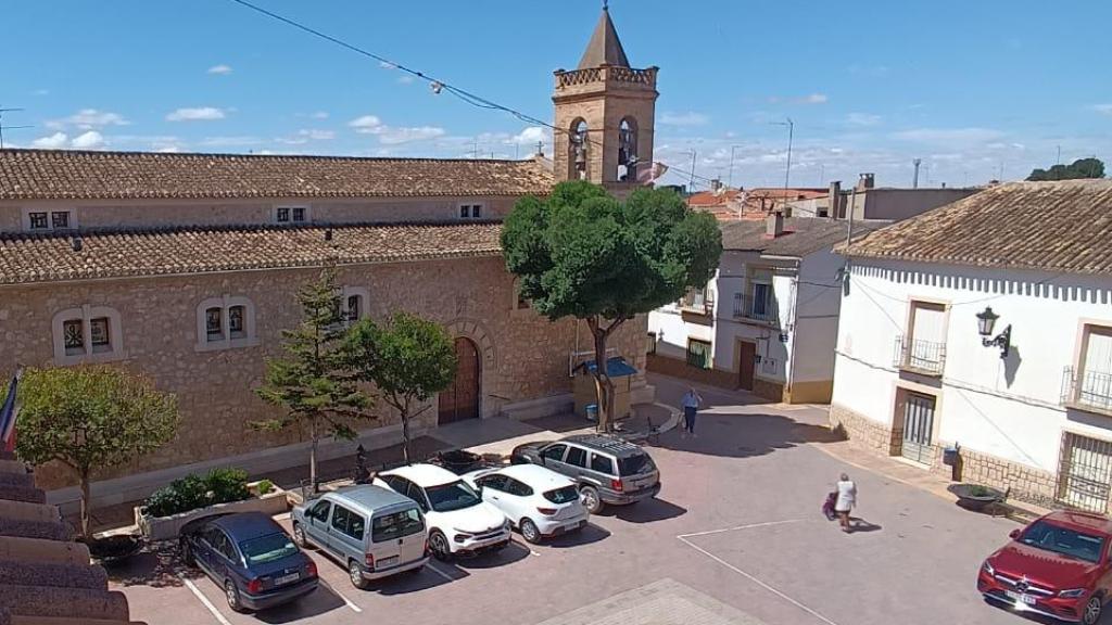 Plaza principal de Casas de Fernando Alonso.