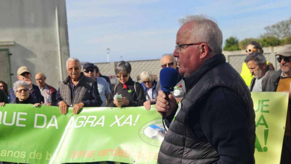 Ricardo Seixo, de la asociación vecinal del Agra do Orzán, en la manifestación en el Parque do Observatorio.