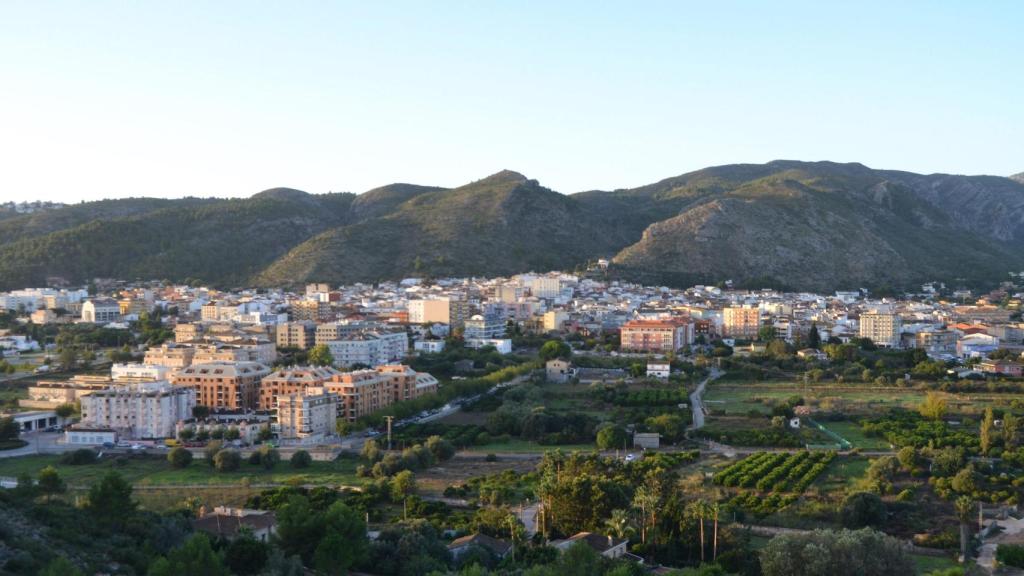 Vista de Pedreguer desde la montaña de los Molinets.jpg