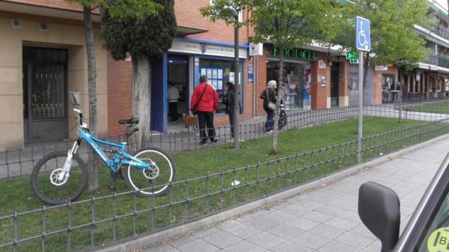 La administración de Azuqueca de Henares donde se ha sellado el boleto premiado.