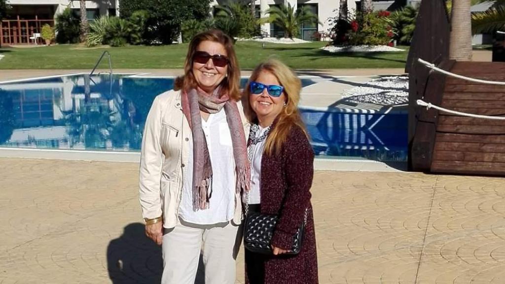 Imagen de Teresa junto a su madre.