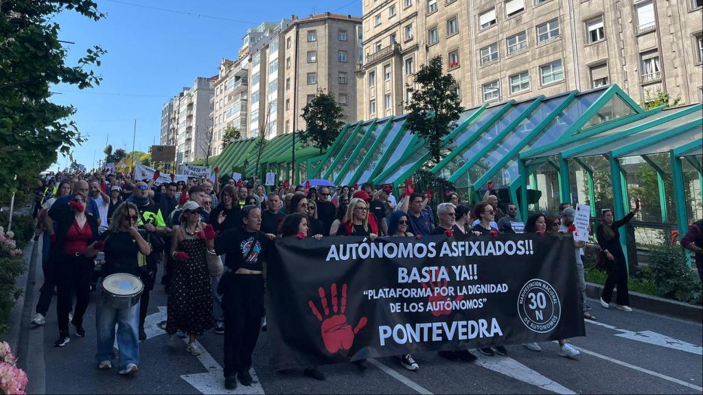 Cientos de autónomos se manifiestan en Vigo contra la subida de la cotización a los societarios