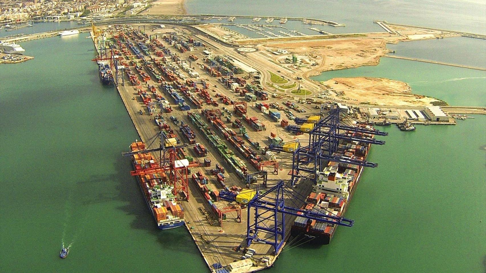 Vista aérea de una de las terminales del Puerto de Valencia. EP