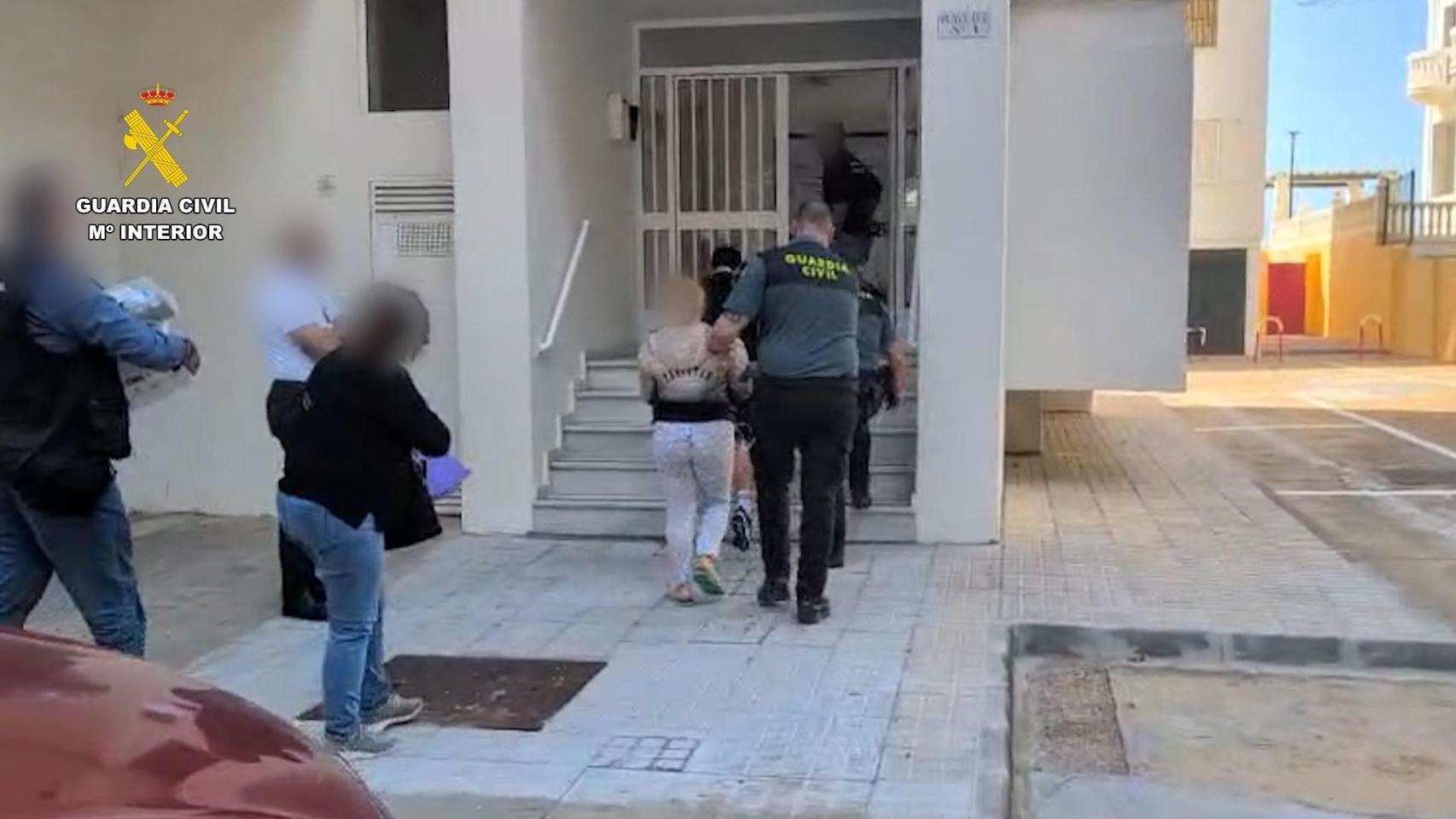 La Guardia Civil detiene a varias personas en relación con el caso en Isla Cristina.