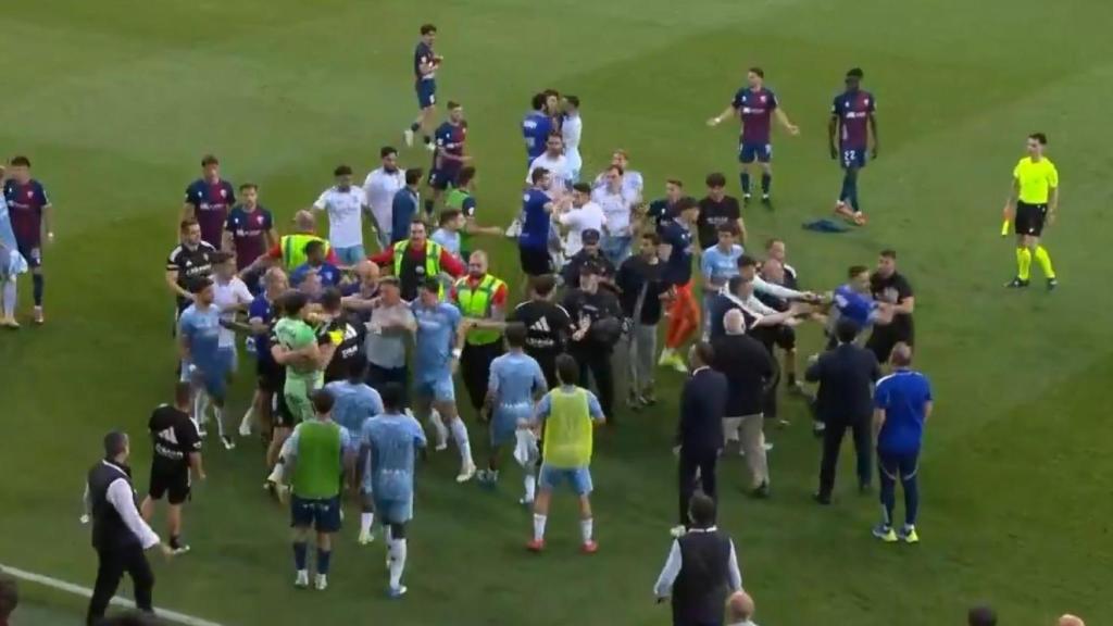 La tangana entre los jugadores del Real Zaragoza y el Huesca.