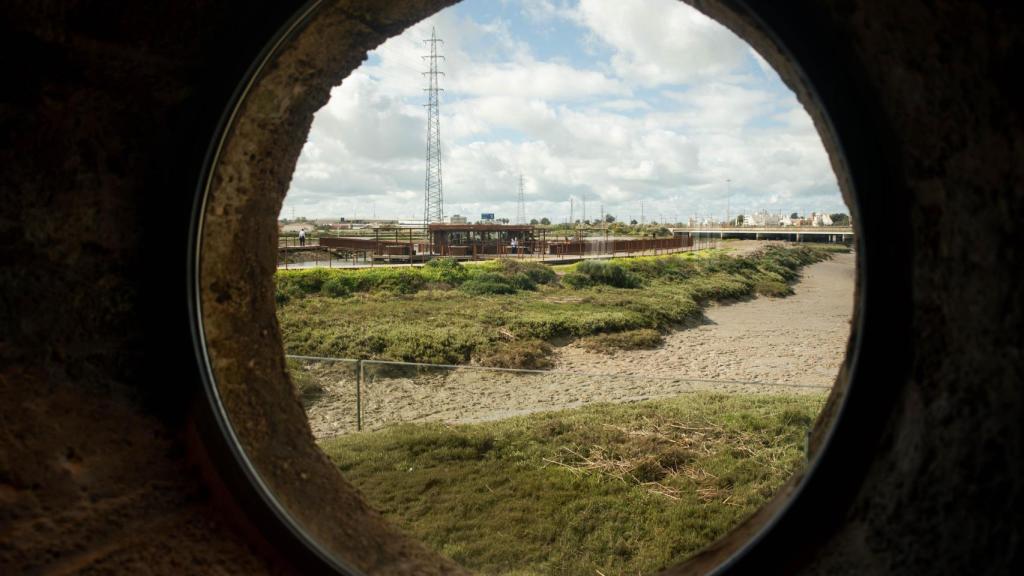 El paisaje de las marinas desde el interior de Aponiente.
