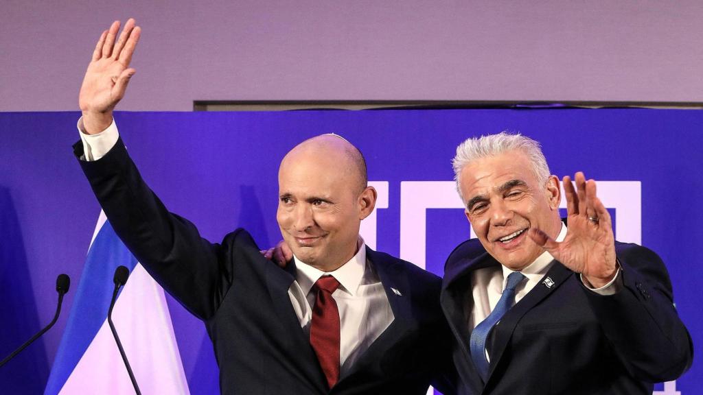 Naftali Bennet y Yair Lapid comparecen para anunciar una coalición para ganar las próxmias elecciones en Israel.