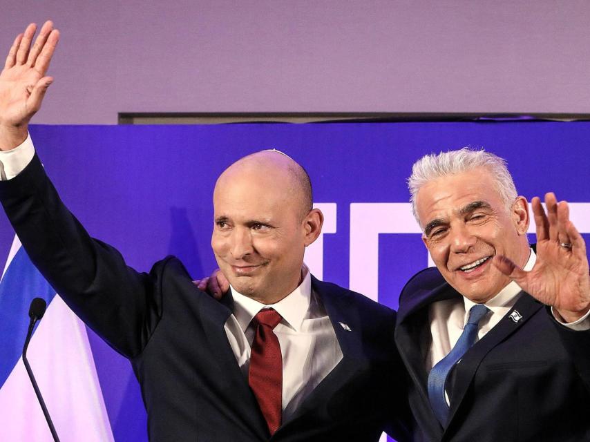 Naftali Bennet y Yair Lapid comparecen para anunciar una coalición para ganar las próximas elecciones en Israel.