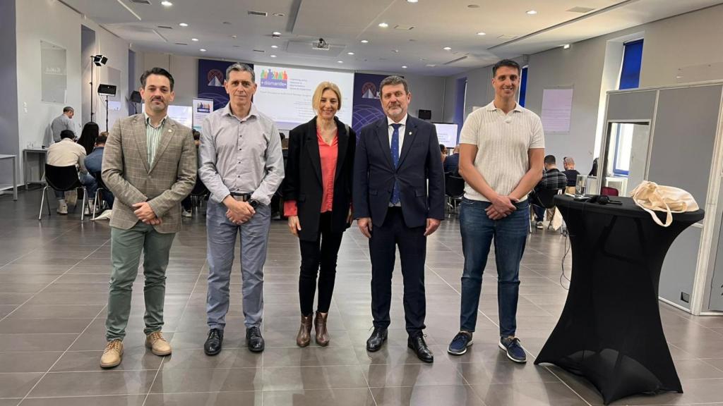 La delegación murciana, encabezada por el concejal Fulgencio Perona, junto al equipo del Departamento de Proyectos Europeos de la Policía Local de Murcia