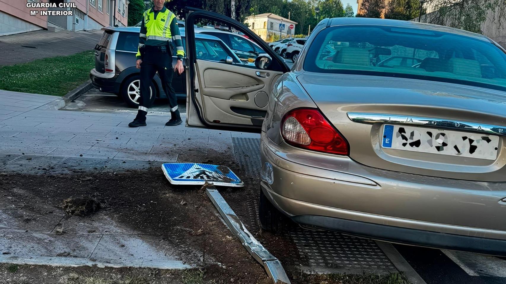 Coche del detenido en Oleiros (A Coruña)