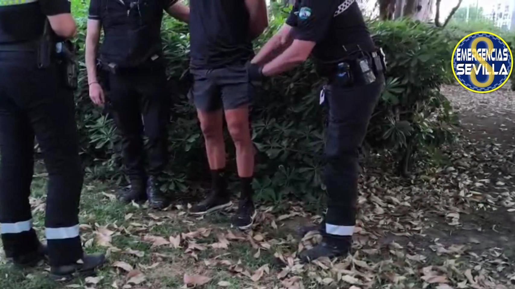 Imagen de la detención por parte de la Policía Local.