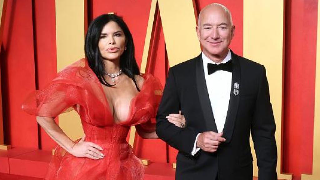 Jeff Bezos y su esposa, Lauren Sánchez.