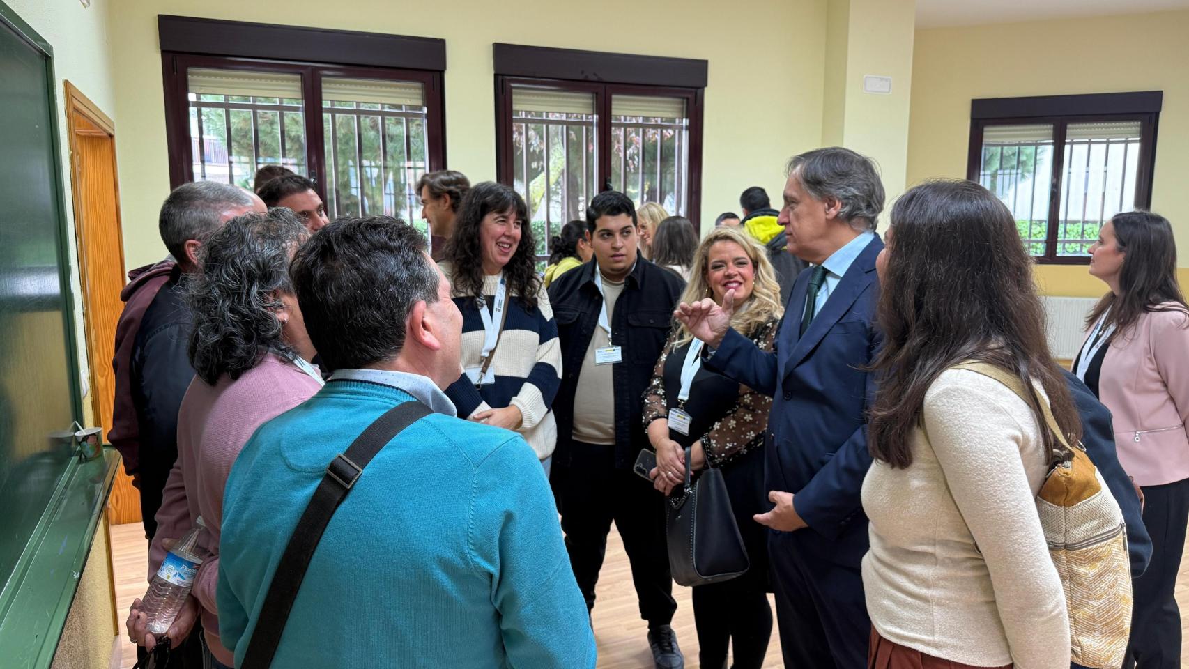El alcalde de Salamanca, Carlos García Carbayo en la Casa de la Mujer ‘Clara Campoamor’ durante la jornada ‘El emprendimiento desde la economía social’ del proyecto Laboris Helmántica.