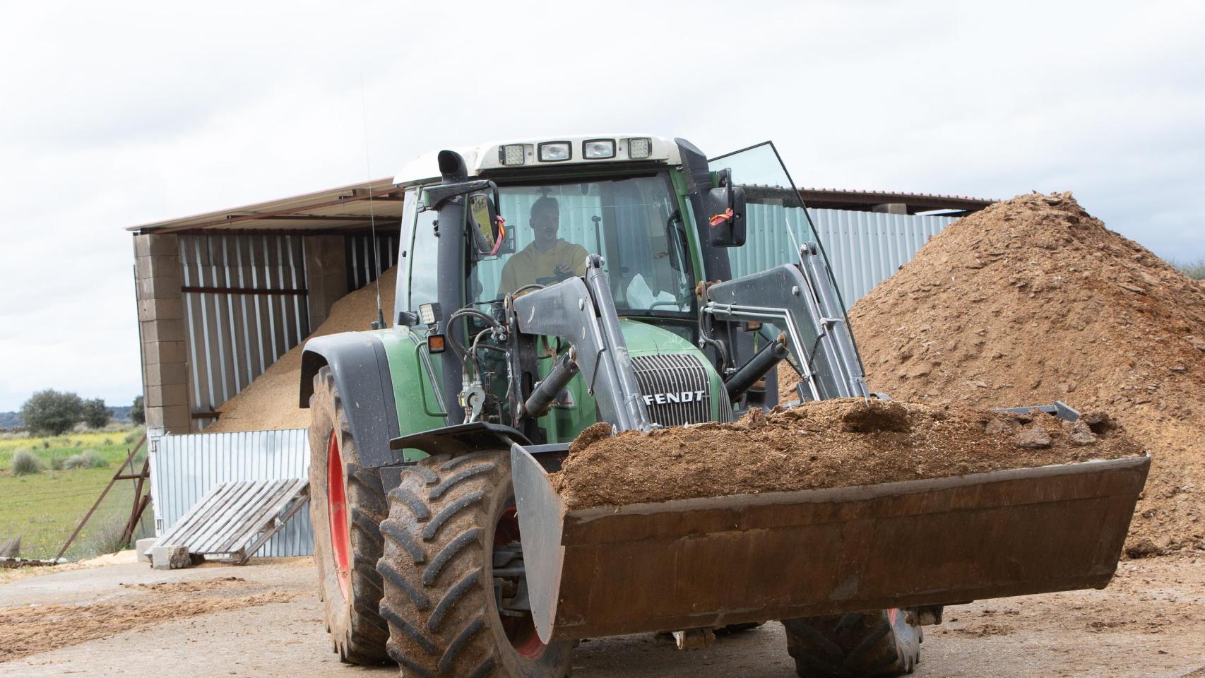 Un agricultor trabajando