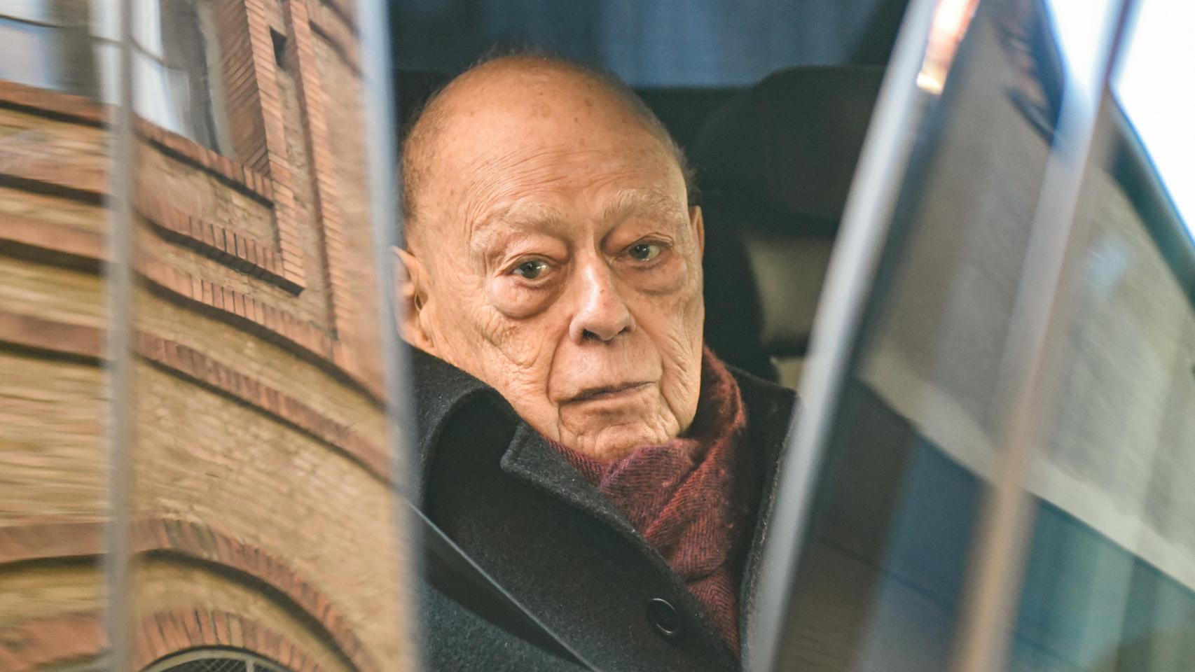 El expresidente de la Generalitat Jordi Pujol a su llegada al funeral del empresario Carles Vilarrubí, en la parroquia Sant Gervasi, a 30 de diciembre de 2025, en Barcelona.