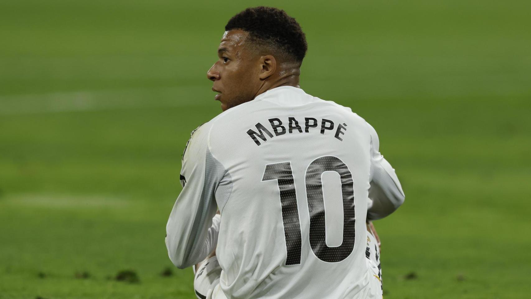 Mbappé, durante el partido contra el Betis.