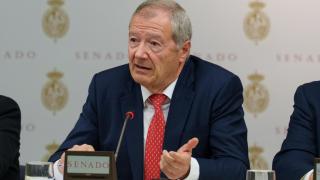 El Presidente de la Comisión de Investigación de Accidentes Ferroviarios (CIAF), Ignacio Barrón de Angoiti, durante una comparecencia ante la Comisión de Investigación sobre el estado de la red ferroviaria en España.