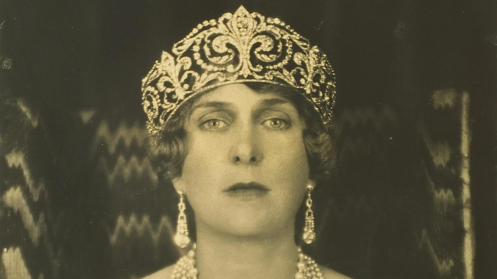 La reina Victoria Eugenia con la diadema de la Flor de Lis.