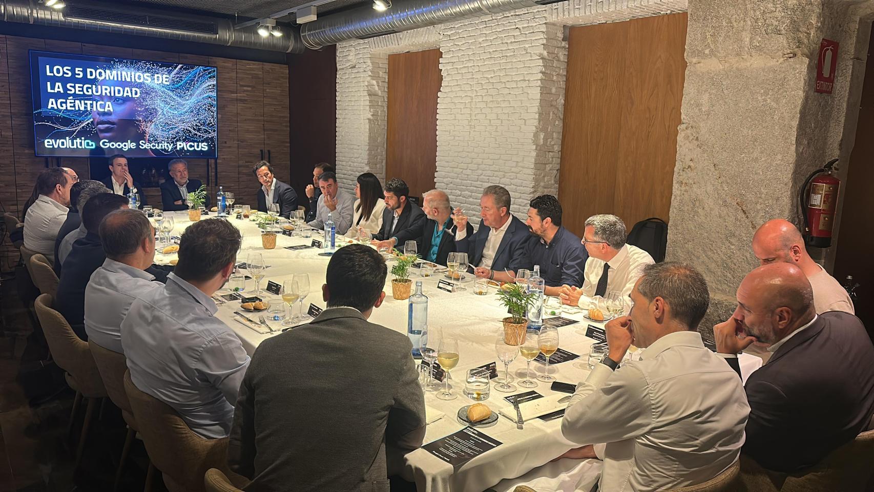 El encuentro 'Los cinco dominios de la IA agéntica' reunión a directivos del sector de la ciberseguridad.