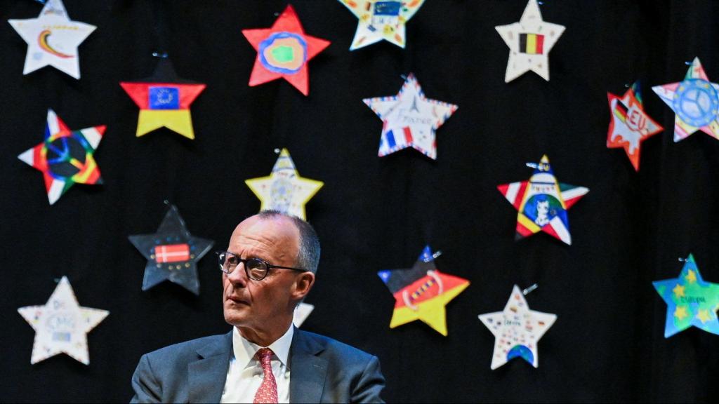 Friedrich Merz este lunes en un acto con estudiantes en Marsberg.