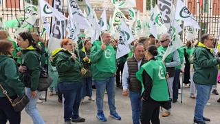 Concentración de CSIF a las puertas de la Consejería de Sanidad en Valladolid.