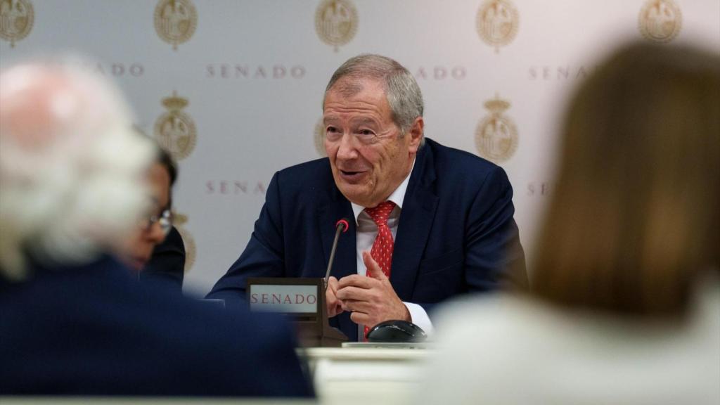 El Presidente de la Comisión de Investigación de Accidentes Ferroviarios (CIAF), Ignacio Barrón de Angoiti, durante una comparecencia ante la Comisión de Investigación sobre el estado de la red ferroviaria en España, para informar en relación con el objeto de la comisión, sobre los accidentes ferroviarios ocurridos en Adamuz (Córdoba) y Gelida (Barcelona), a 27 de abril de 2026